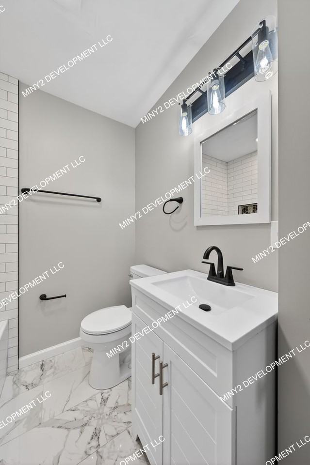 21422 Pembroke Ave - Photo 4 of 27