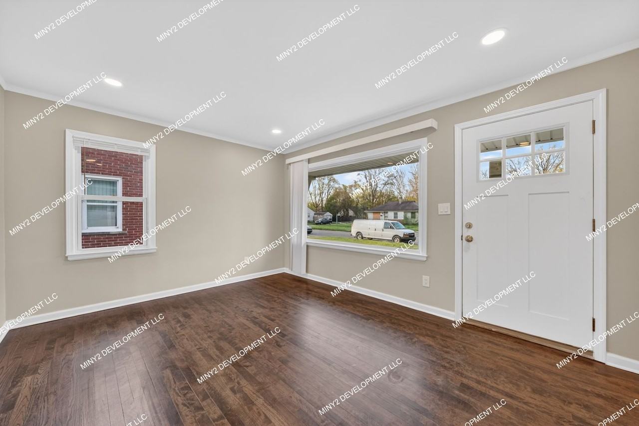 21422 Pembroke Ave - Photo 7 of 27