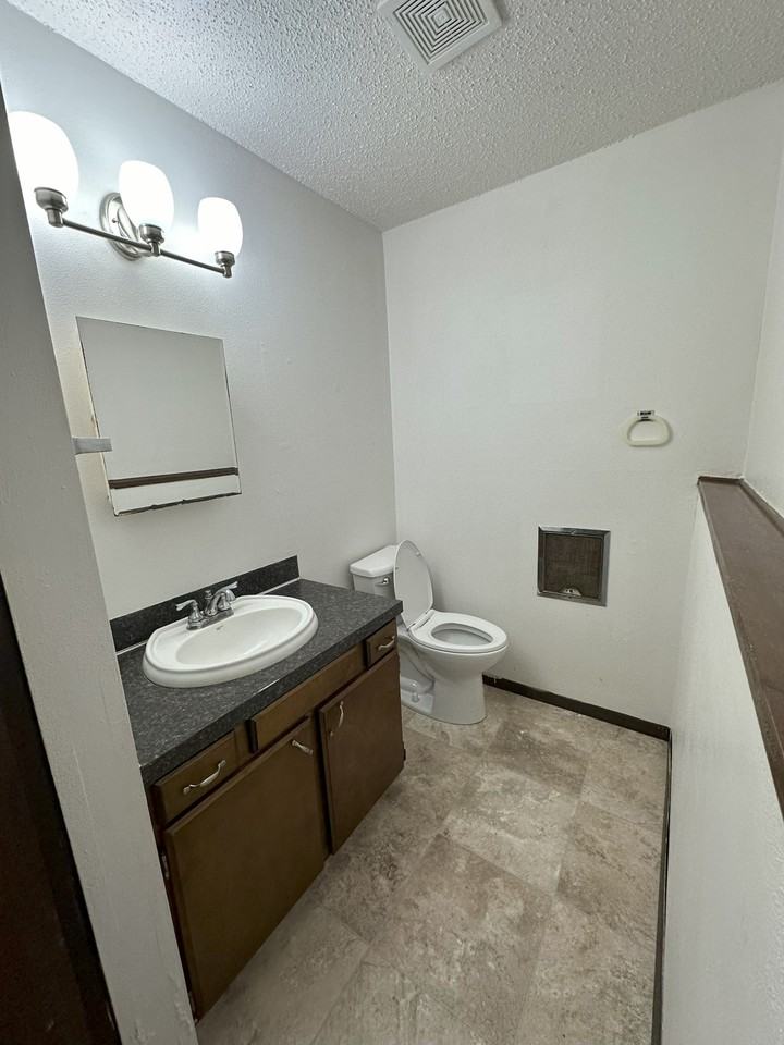 2519 W 4th St #2519 - Photo 5 of 13