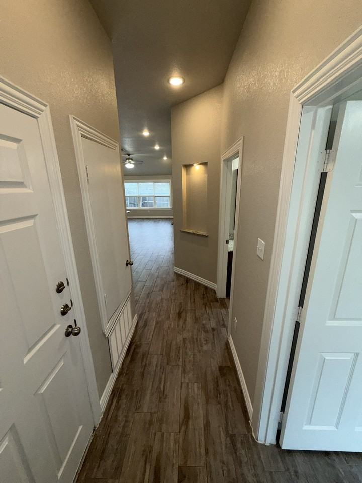 3323 Kickapoo Drive - Photo 4 of 17