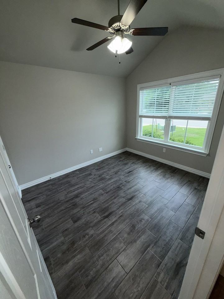 3323 Kickapoo Drive - Photo 5 of 17
