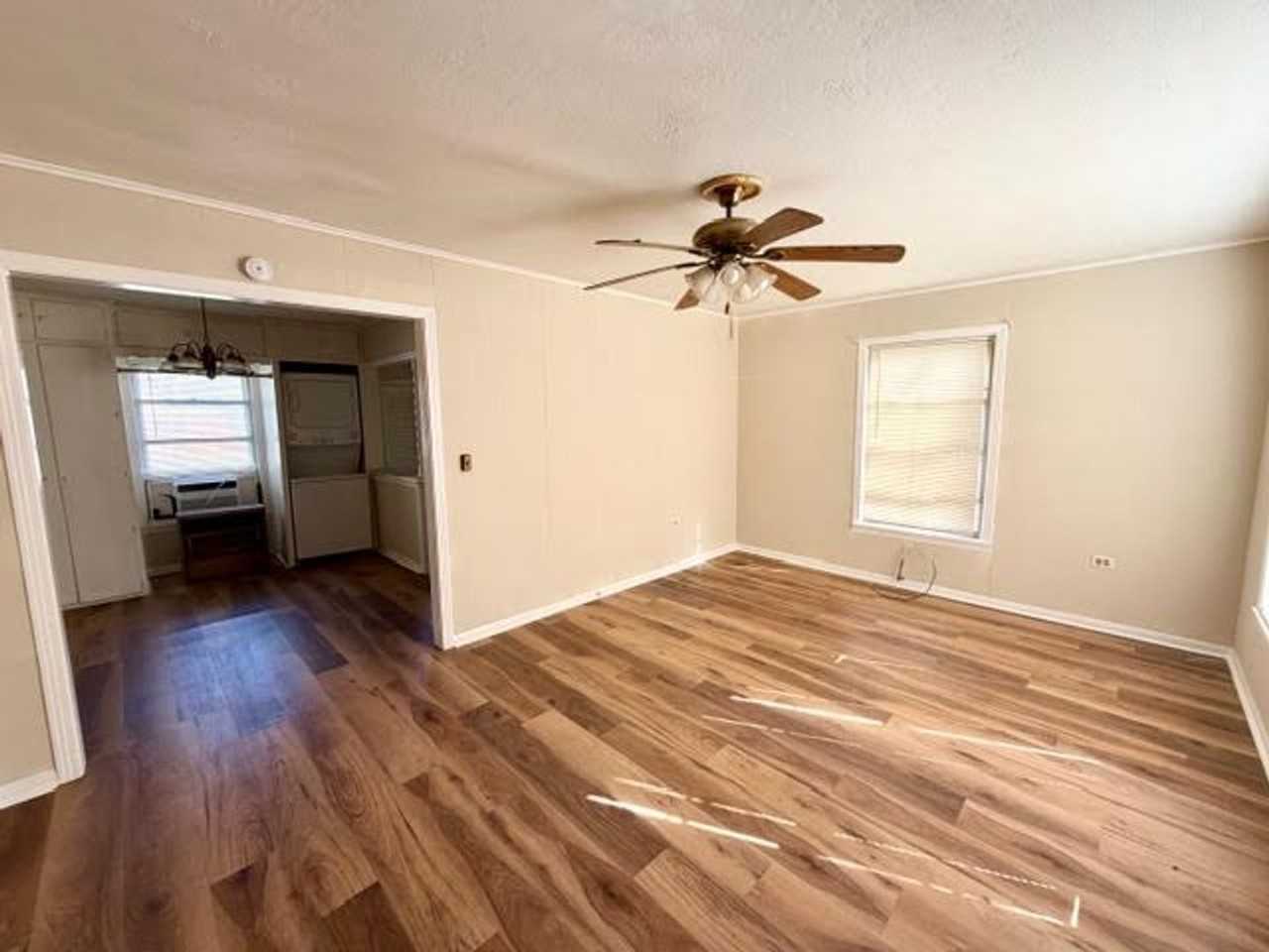 3809 Homan Ave - Photo 3 of 13