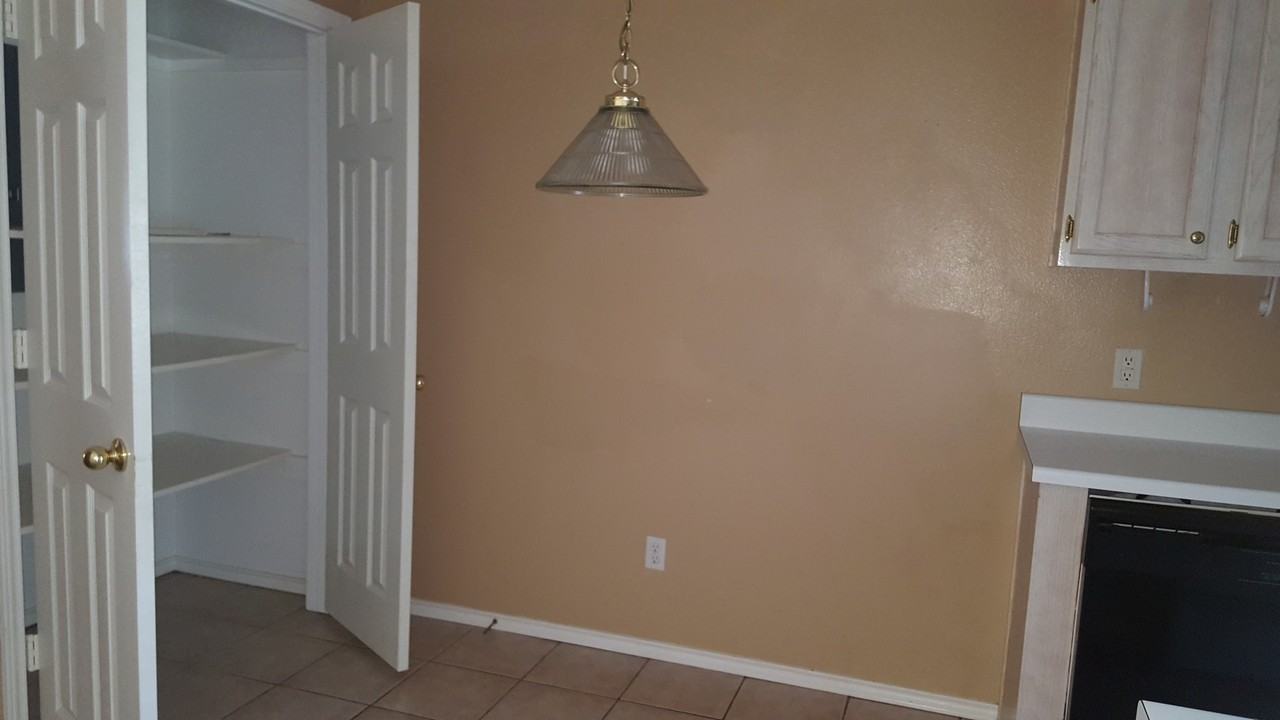 544 Kirkland Ln - Photo 4 of 22