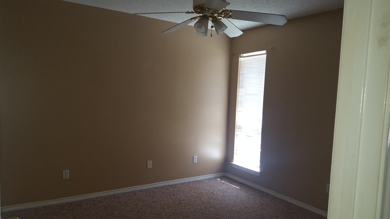 544 Kirkland Ln - Photo 6 of 22
