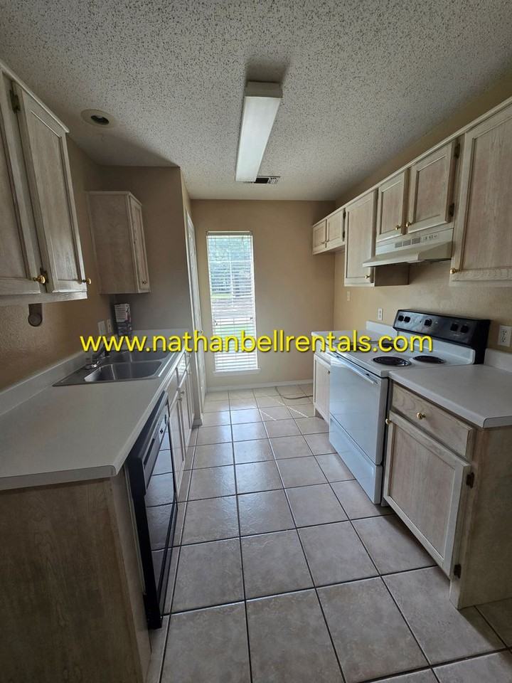 544 Kirkland Ln - Photo 2 of 13