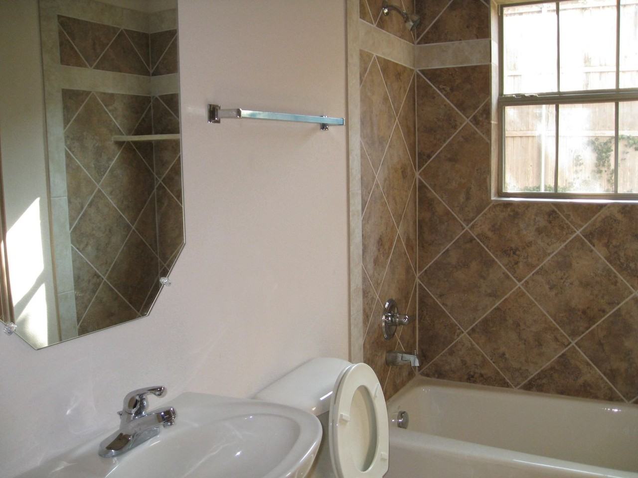 Apollo Housing - Photo 4 of 16