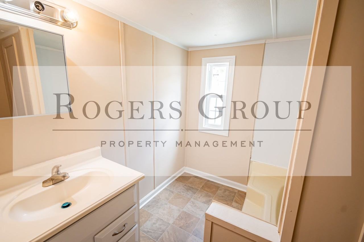 22 Country Ln - Photo 6 of 8