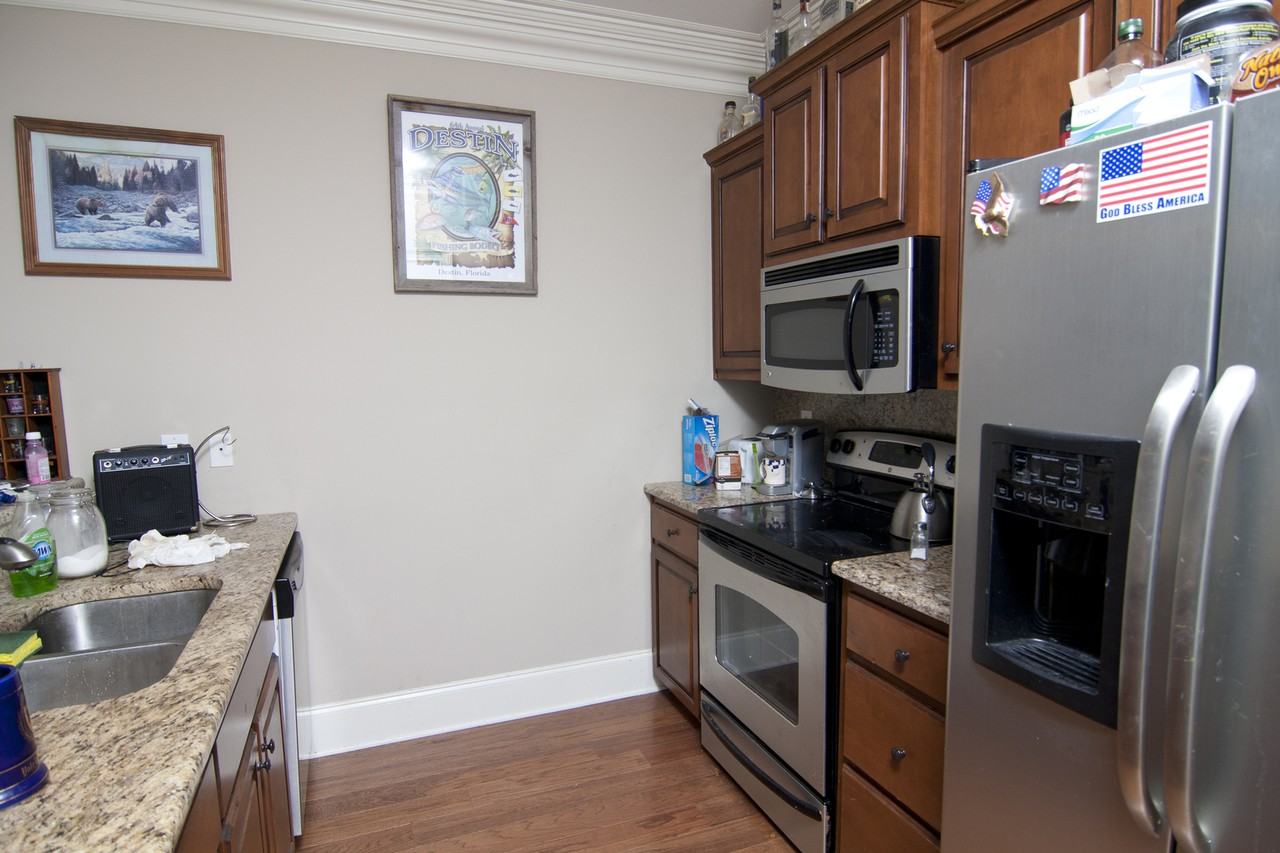 159 Falls Grove Dr - Photo 3 of 8