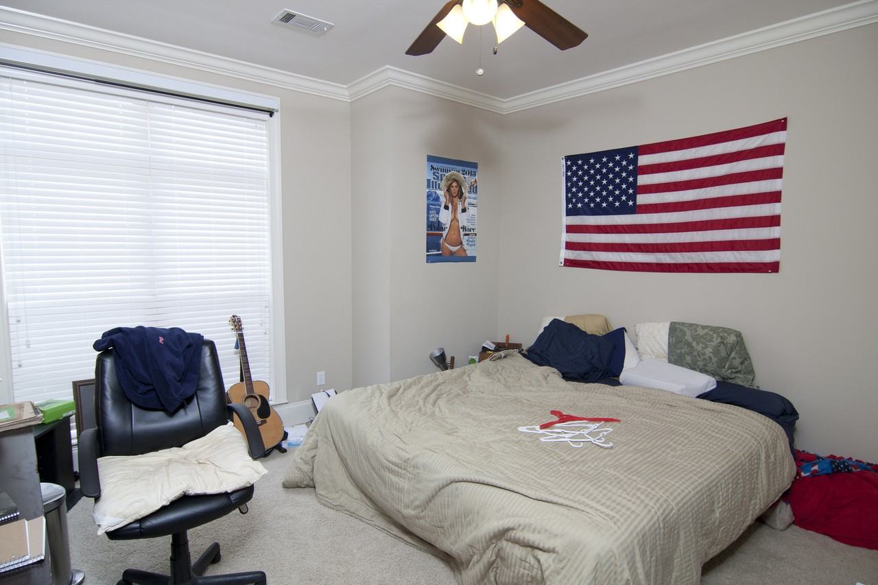 159 Falls Grove Dr - Photo 4 of 8