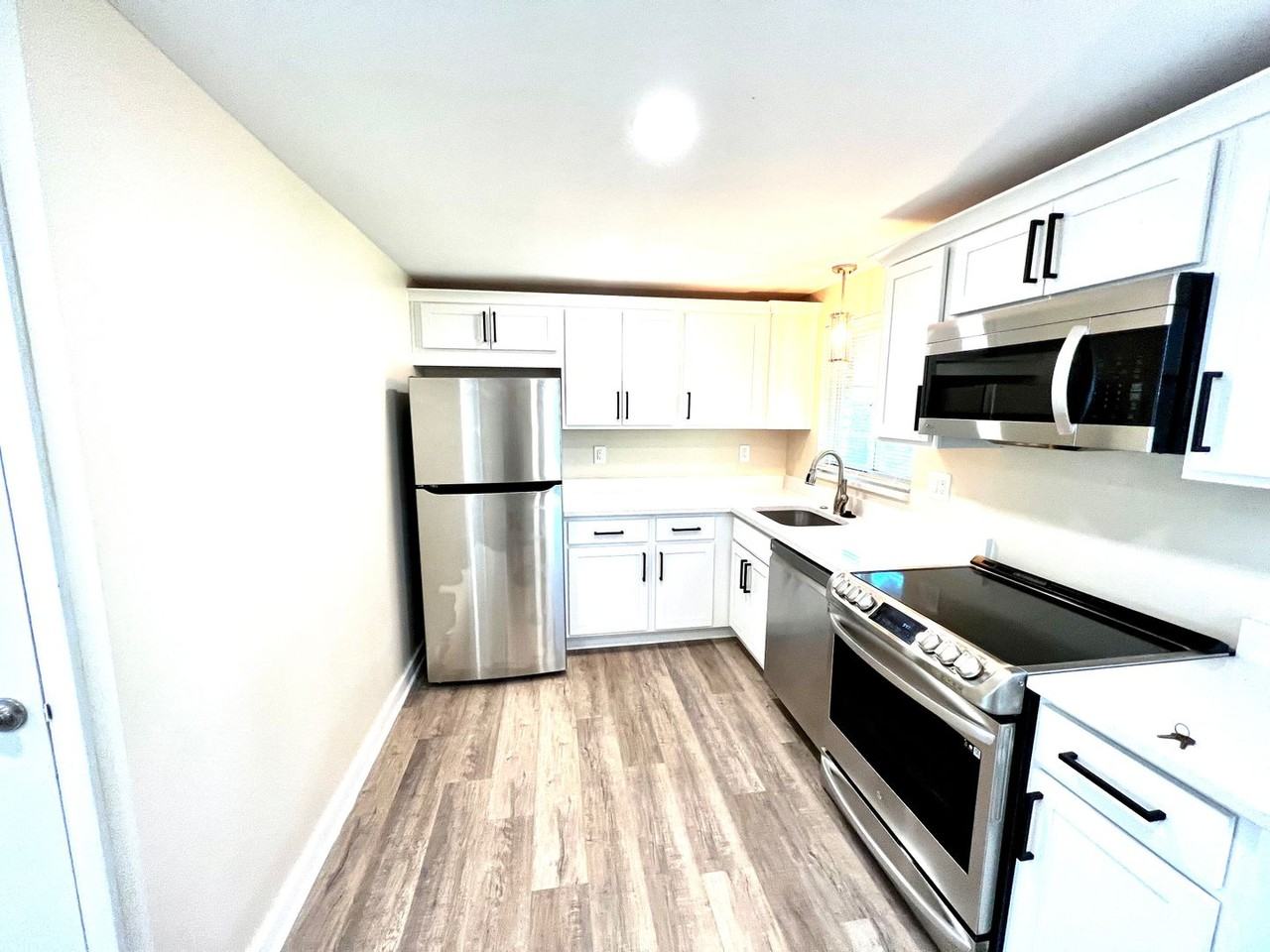 1235 Illinois Ave - Photo 4 of 31