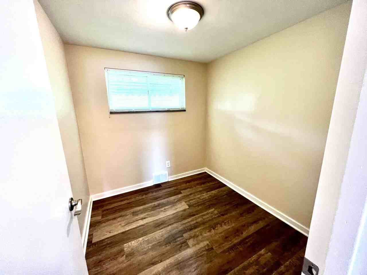 1235 Illinois Ave - Photo 7 of 31