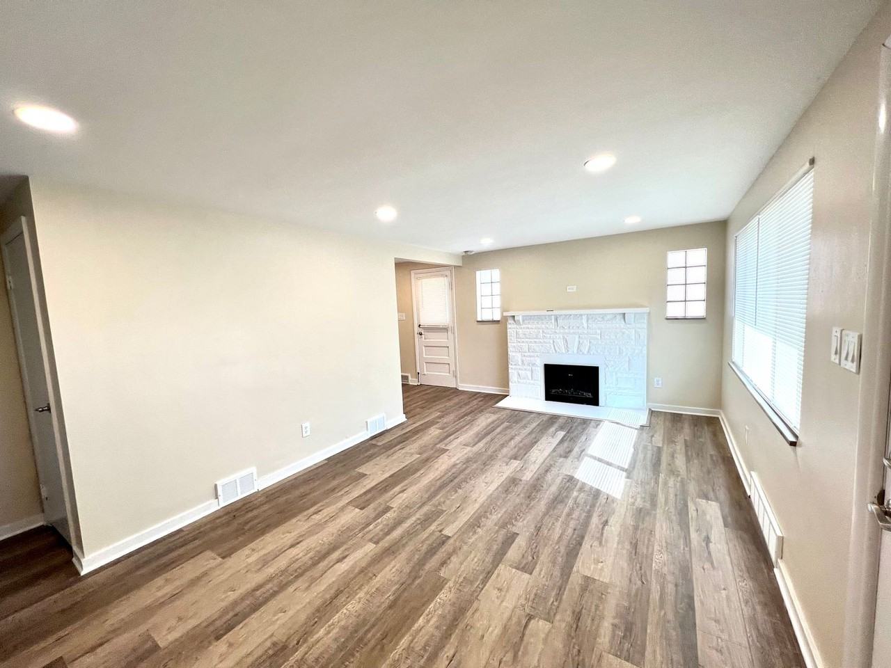 1235 Illinois Ave - Photo 3 of 31