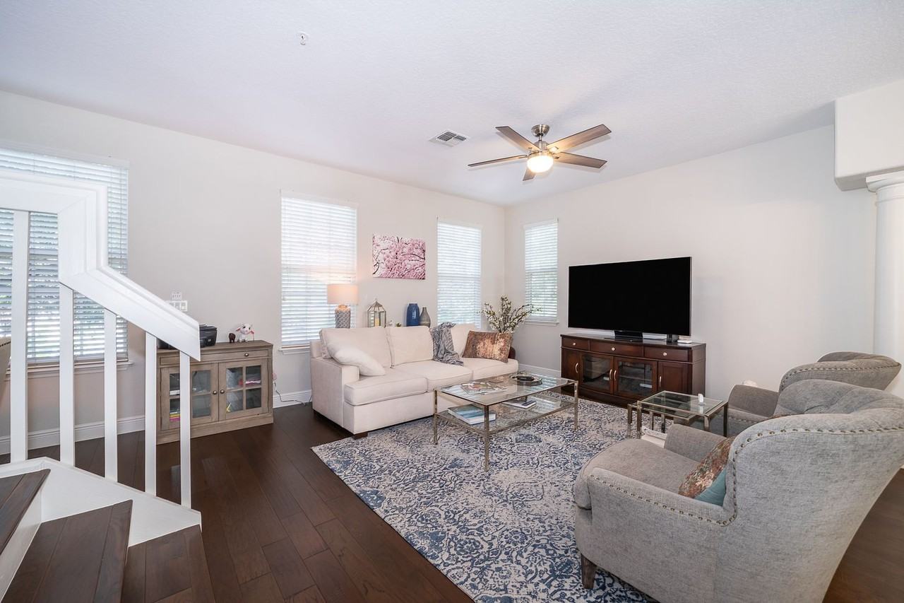 1655 Lakemont Ave - Photo 3 of 24
