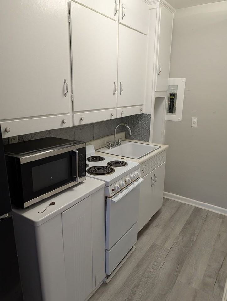 608 N Baker St - Photo 3 of 5