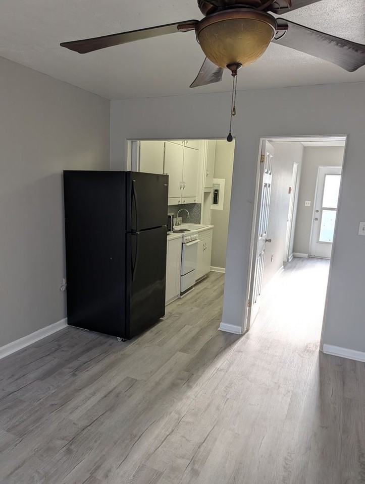 608 N Baker St - Photo 4 of 5