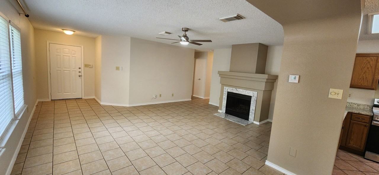 15902 Walnut Creek Dr - Photo 7 of 36