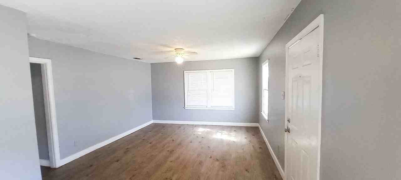 2220 25th St - Photo 3 of 13