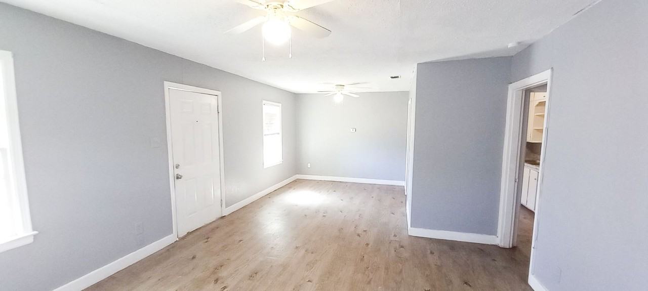 2220 25th St - Photo 4 of 13