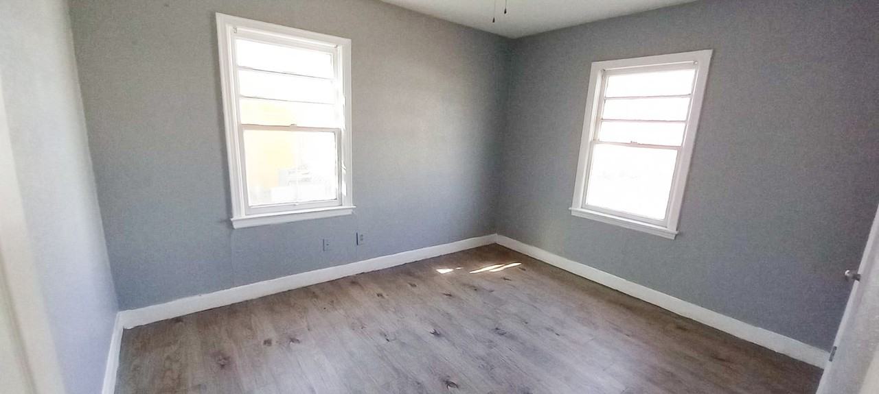 2220 25th St - Photo 5 of 13