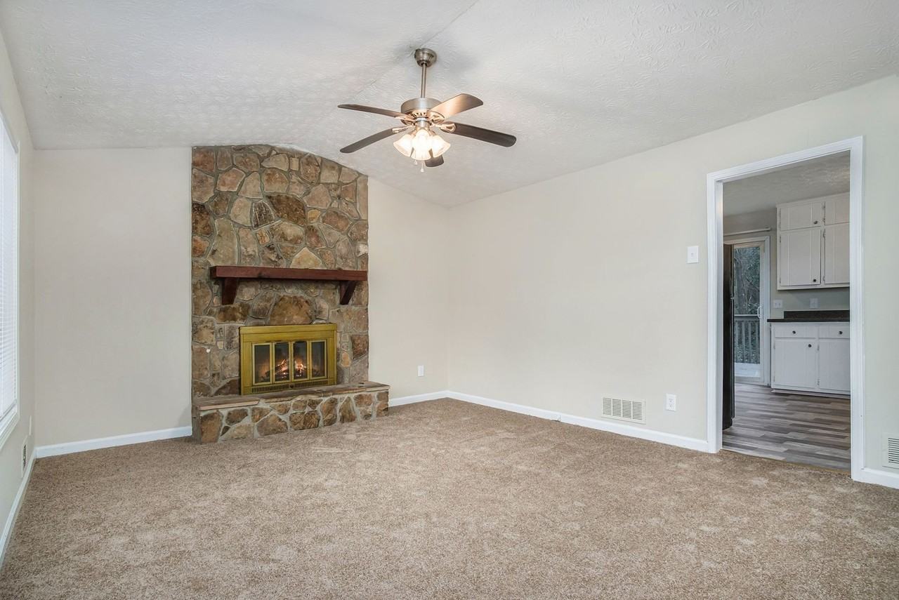 1874 Vauxhall Dr - Photo 2 of 17