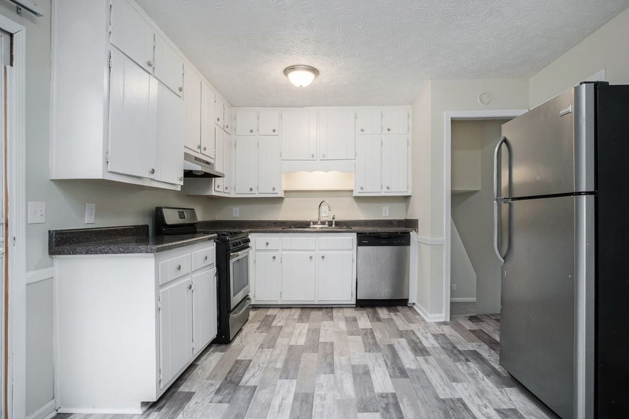 1874 Vauxhall Dr - Photo 3 of 17