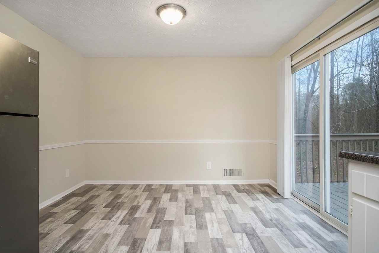 1874 Vauxhall Dr - Photo 4 of 17