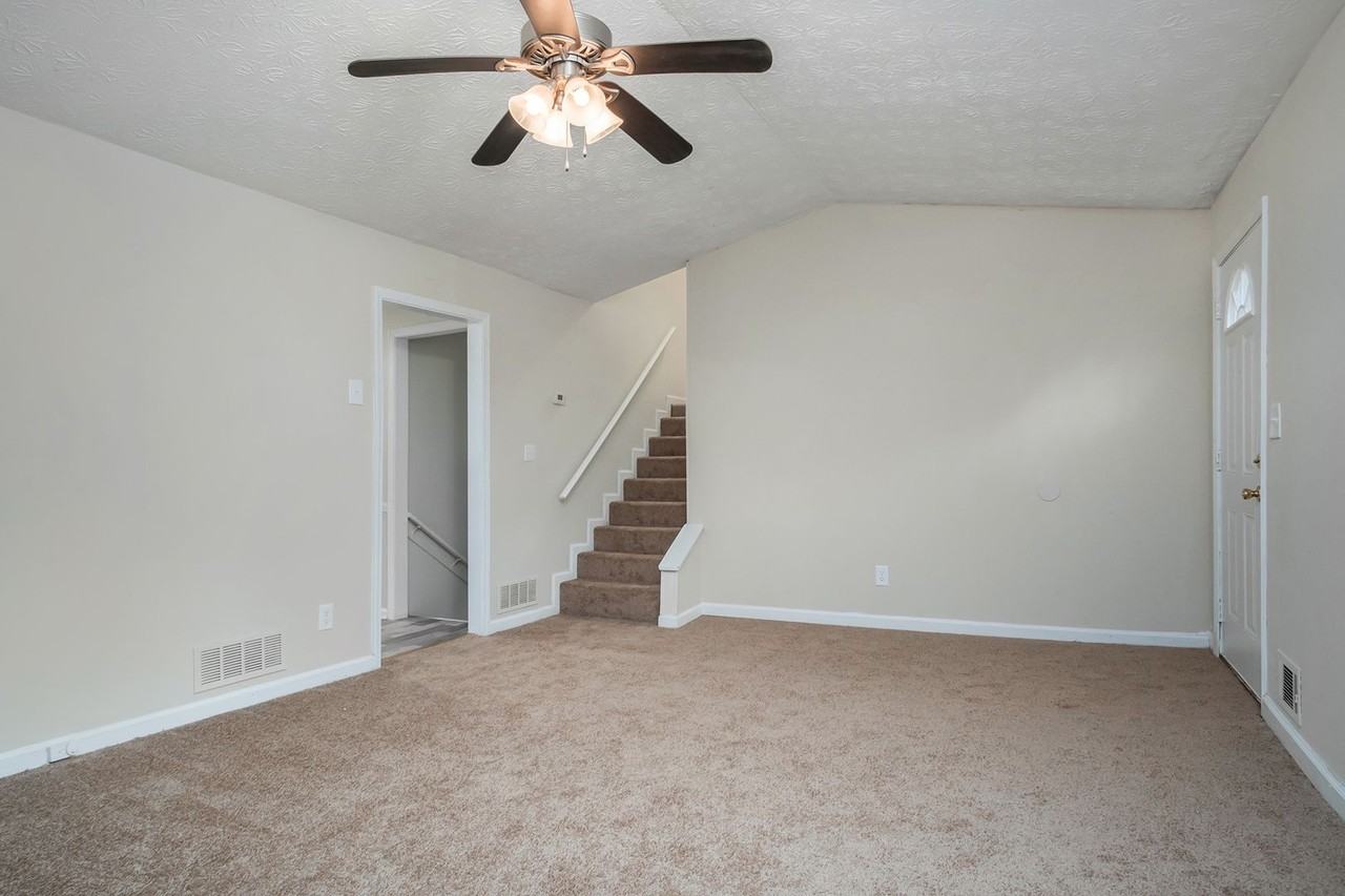 1874 Vauxhall Dr - Photo 5 of 17