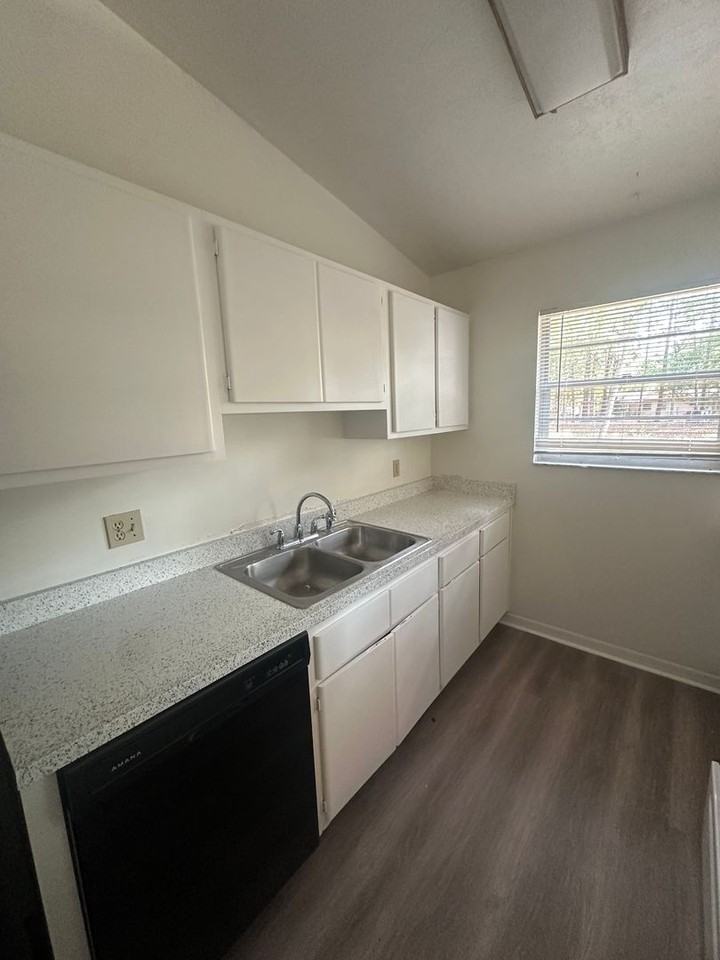 2921 Nw 63rd Pl - Photo 5 of 9