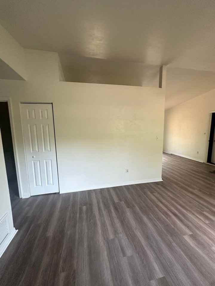 2921 Nw 63rd Pl - Photo 6 of 9