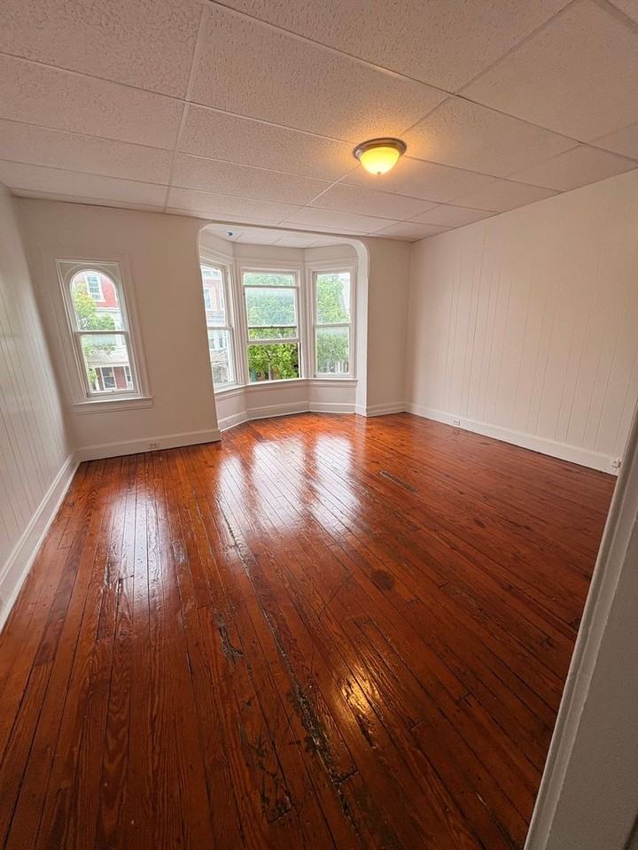 640 W Princess St #2 - Photo 2 of 15