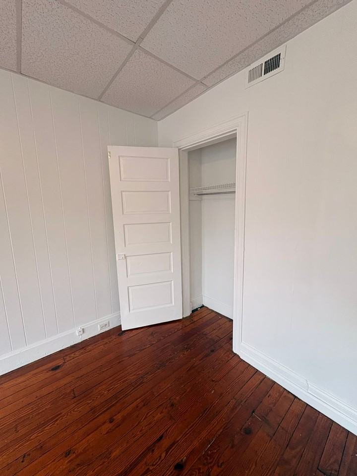 640 W Princess St #2 - Photo 3 of 15