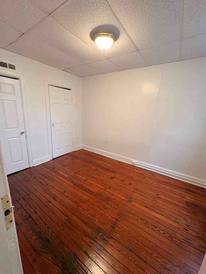 640 W Princess St #2 - Photo 4 of 15