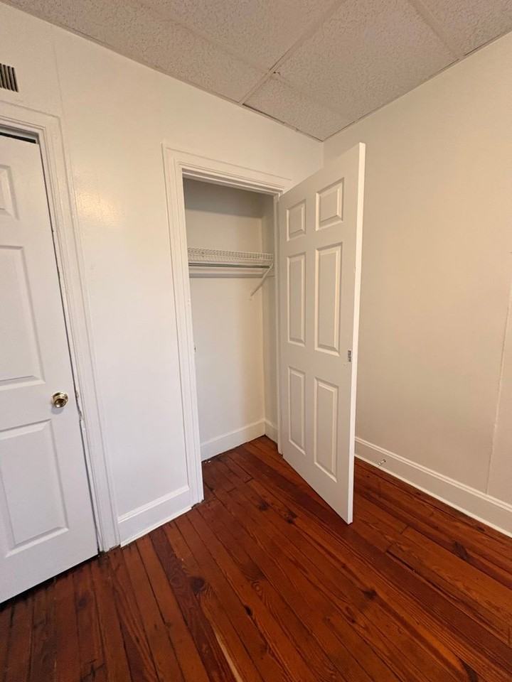 640 W Princess St #2 - Photo 5 of 15