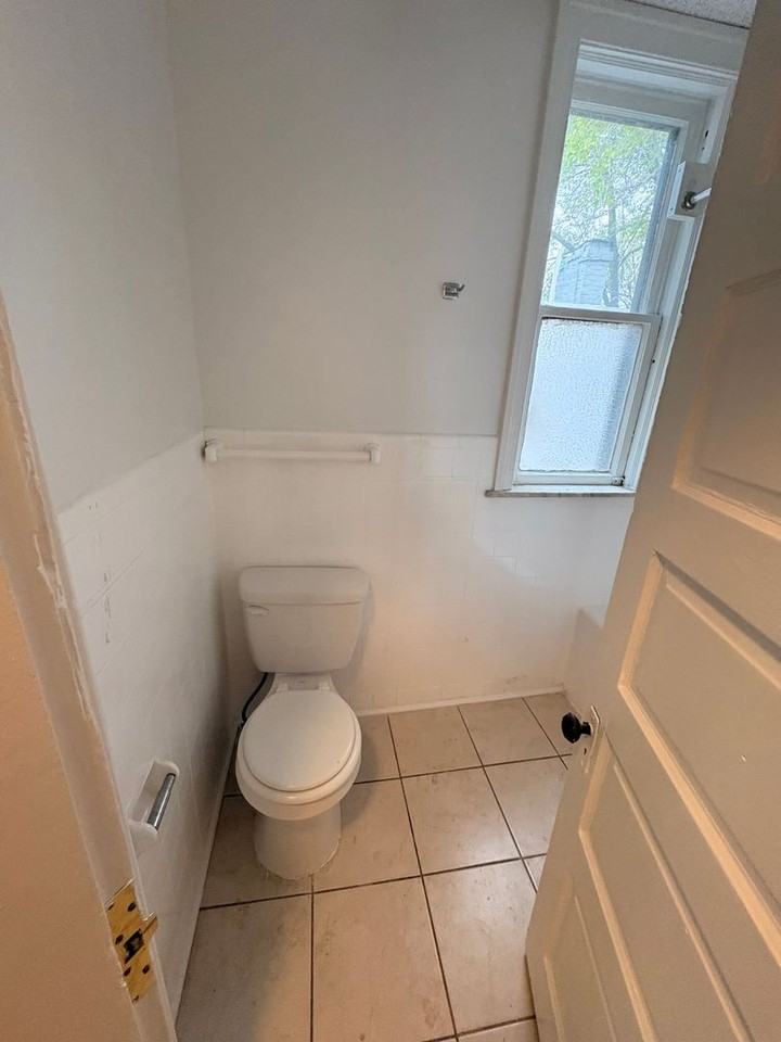640 W Princess St #2 - Photo 7 of 15