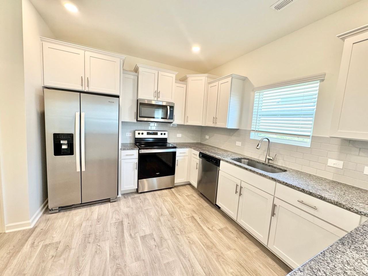 7048 Duncan Acres Dr - Photo 4 of 25