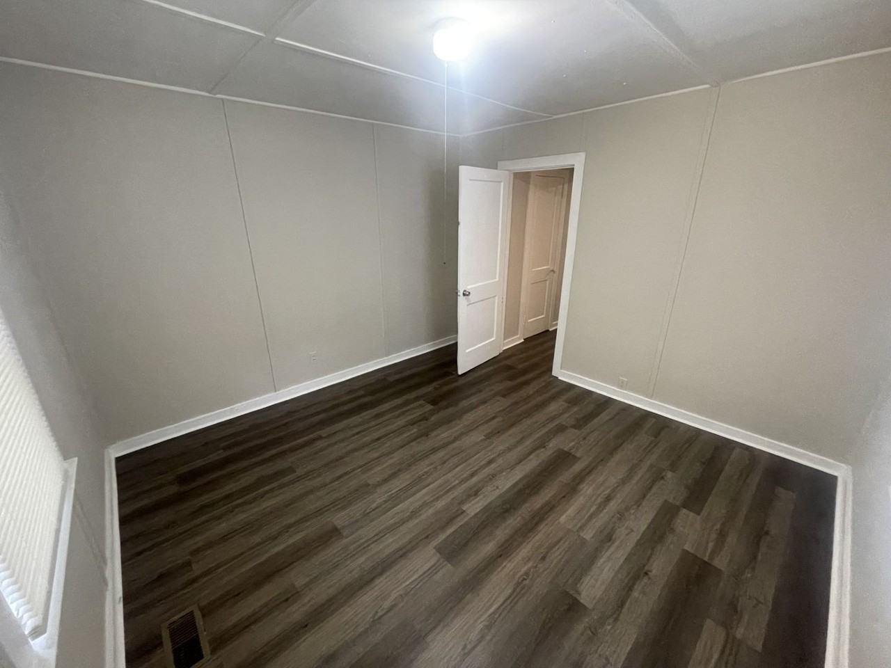 657 Coleman St - Photo 3 of 12