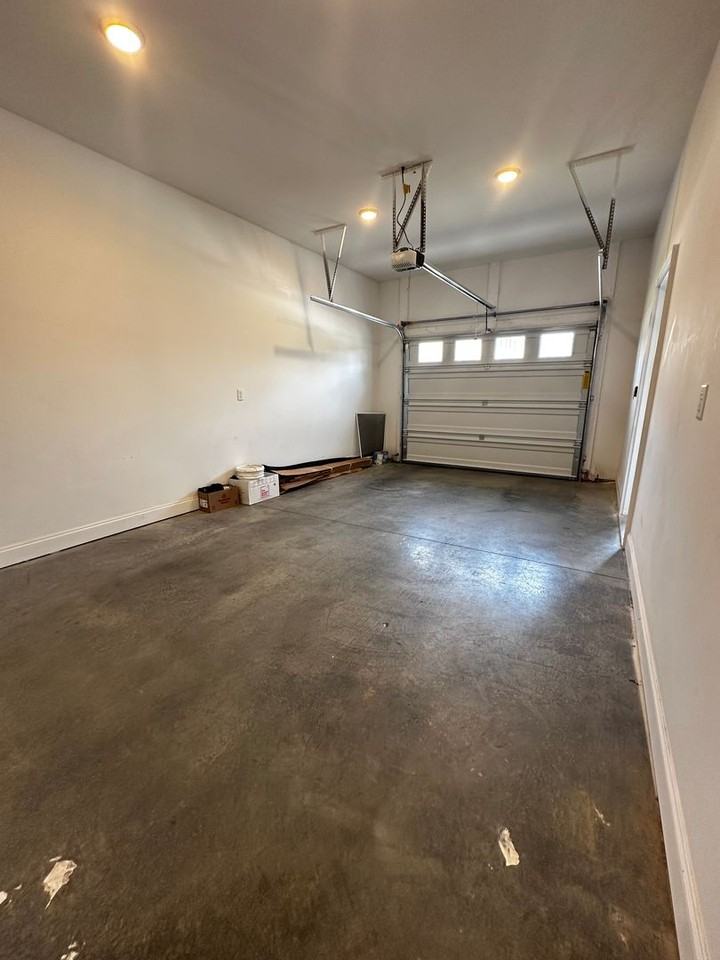 1224 Bluemoon Dr - Photo 2 of 15