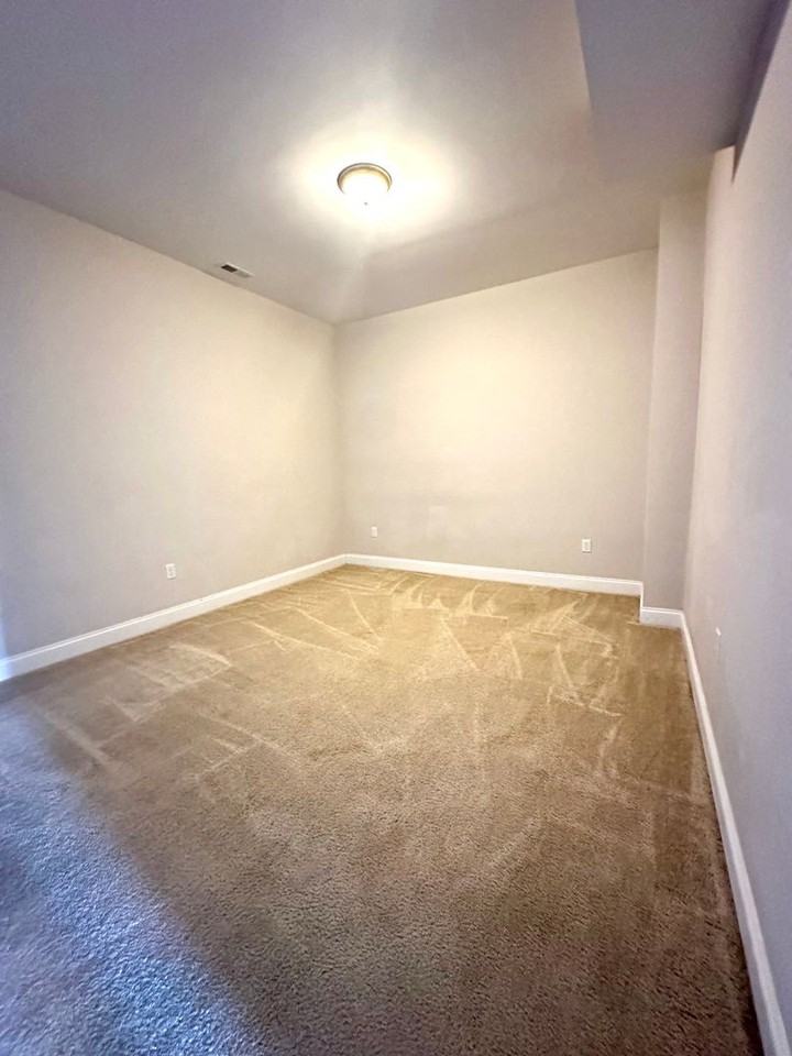 1224 Bluemoon Dr - Photo 5 of 15