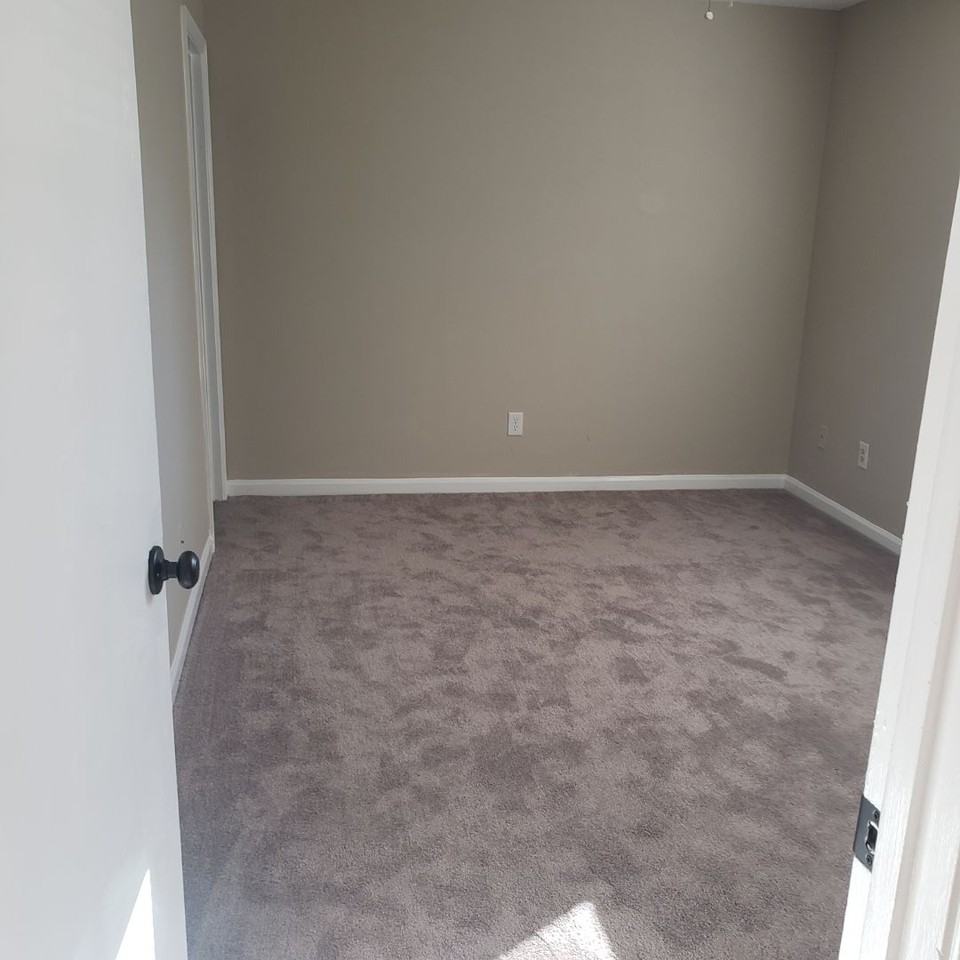 302 Kentucky Dr - Photo 5 of 13