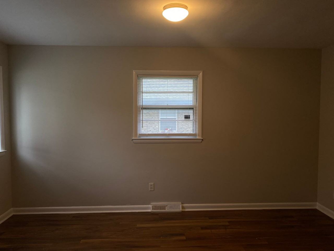 1637 Brittany Ln - Photo 4 of 27