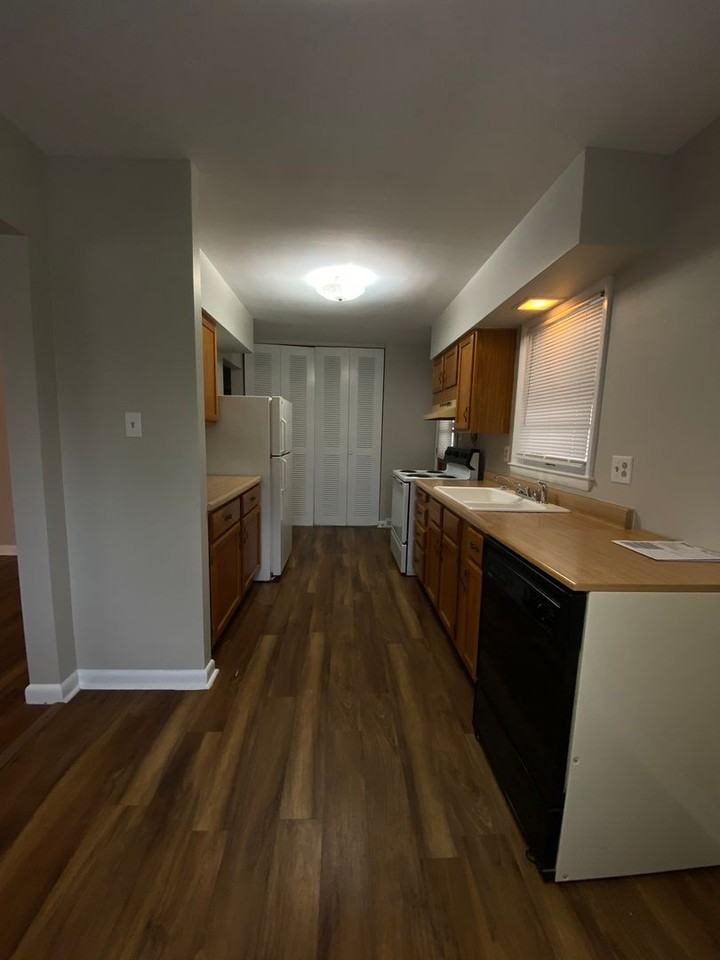 1637 Brittany Ln - Photo 5 of 27