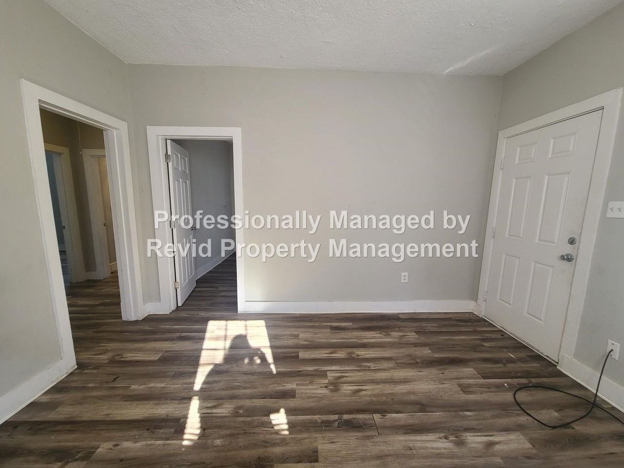 455 Carpenter St - Photo 4 of 22