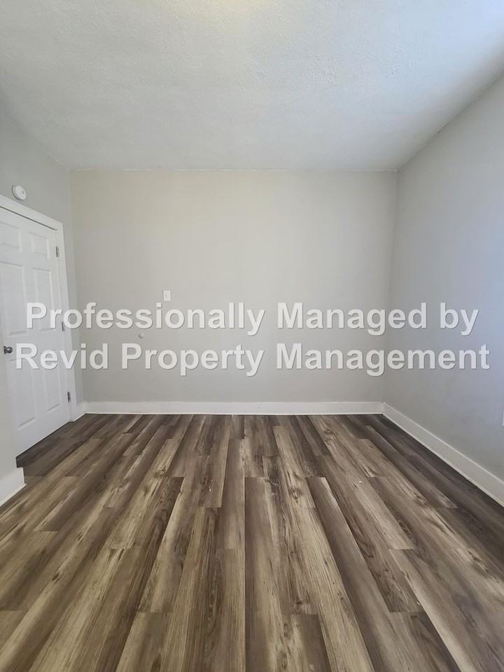 455 Carpenter St - Photo 6 of 22