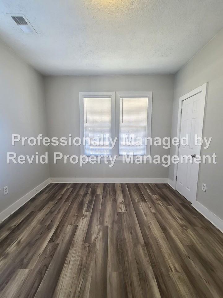 455 Carpenter St - Photo 7 of 22
