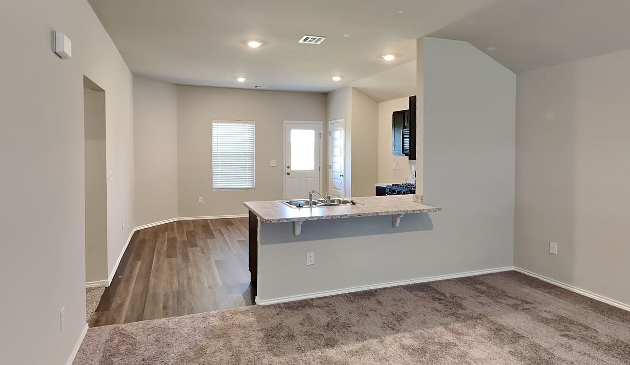 11624 Nw 95th St - Photo 5 of 16