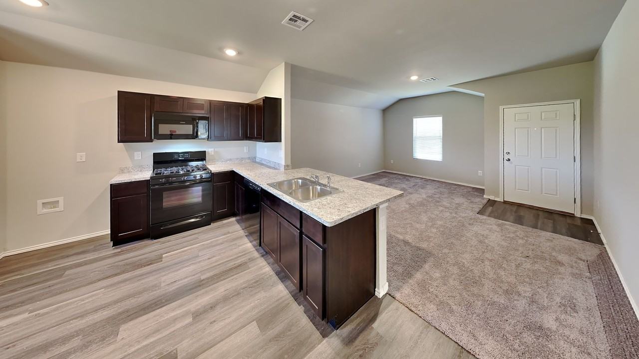 11624 Nw 95th St - Photo 6 of 16