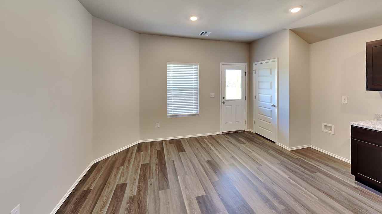 11624 Nw 95th St - Photo 7 of 16