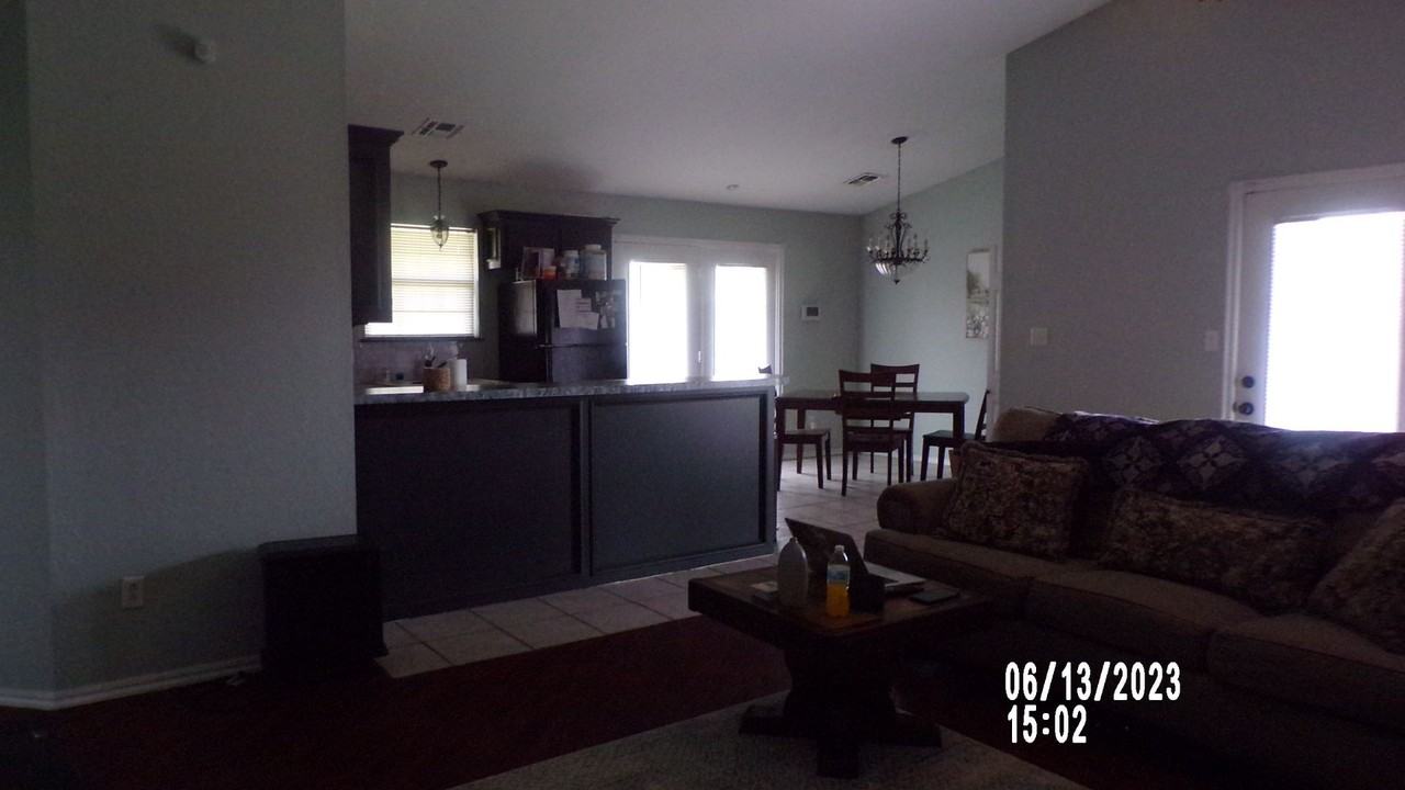 2420 Sw 44th St - Photo 2 of 32