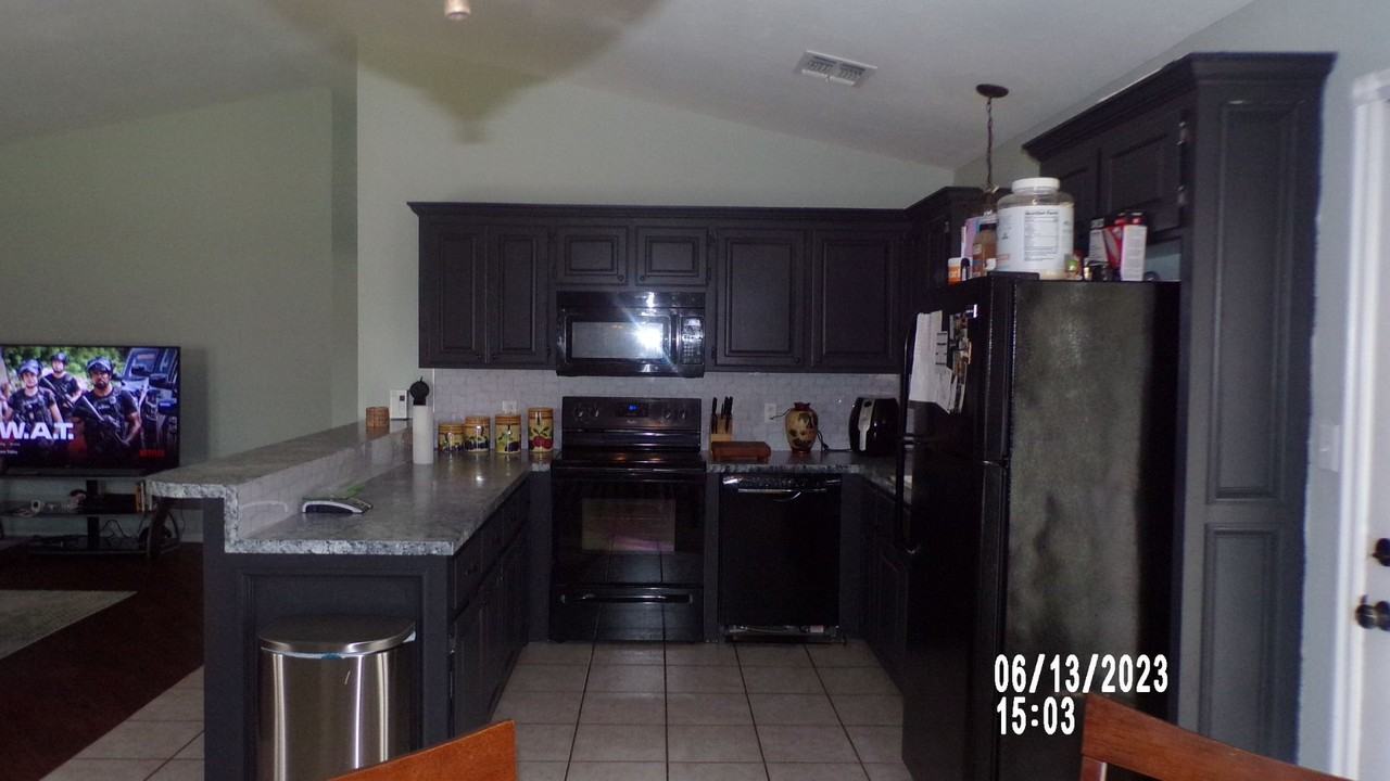 2420 Sw 44th St - Photo 6 of 32