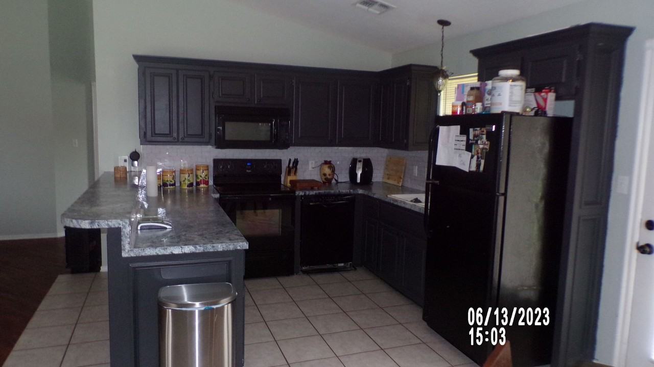 2420 Sw 44th St - Photo 7 of 32